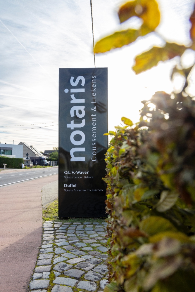 Reclamezuilen Notarissen Coussement & Liekens