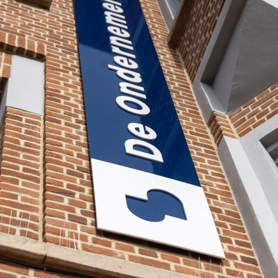 Reclamepaneel voor de ondernemersfabriek