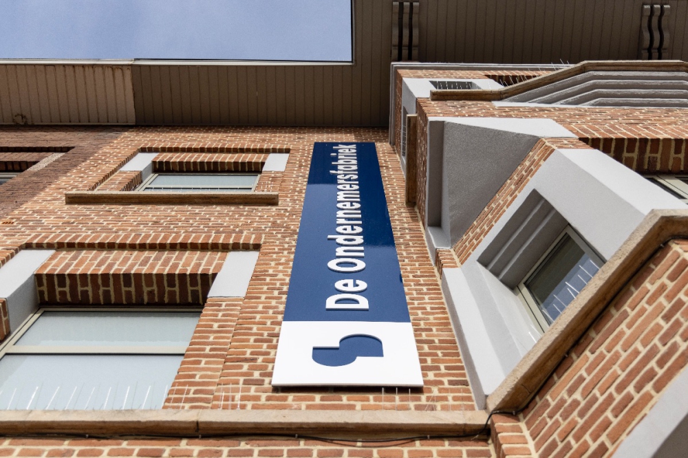 Reclamepaneel voor de ondernemersfabriek