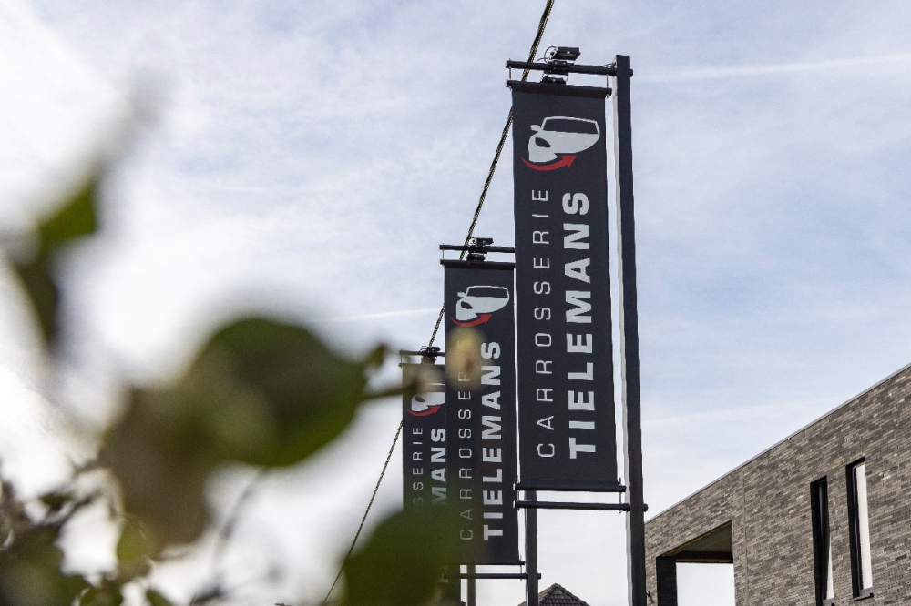 Aankleding bedrijfsgebouw Carrosserie Tielemans