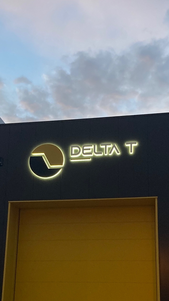 Verlichte gevelreclame Delta-T