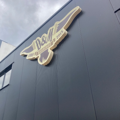 Verlichte gevelreclame D&M bbq
