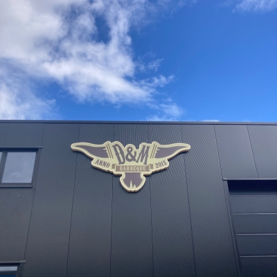 Verlichte gevelreclame D&M bbq