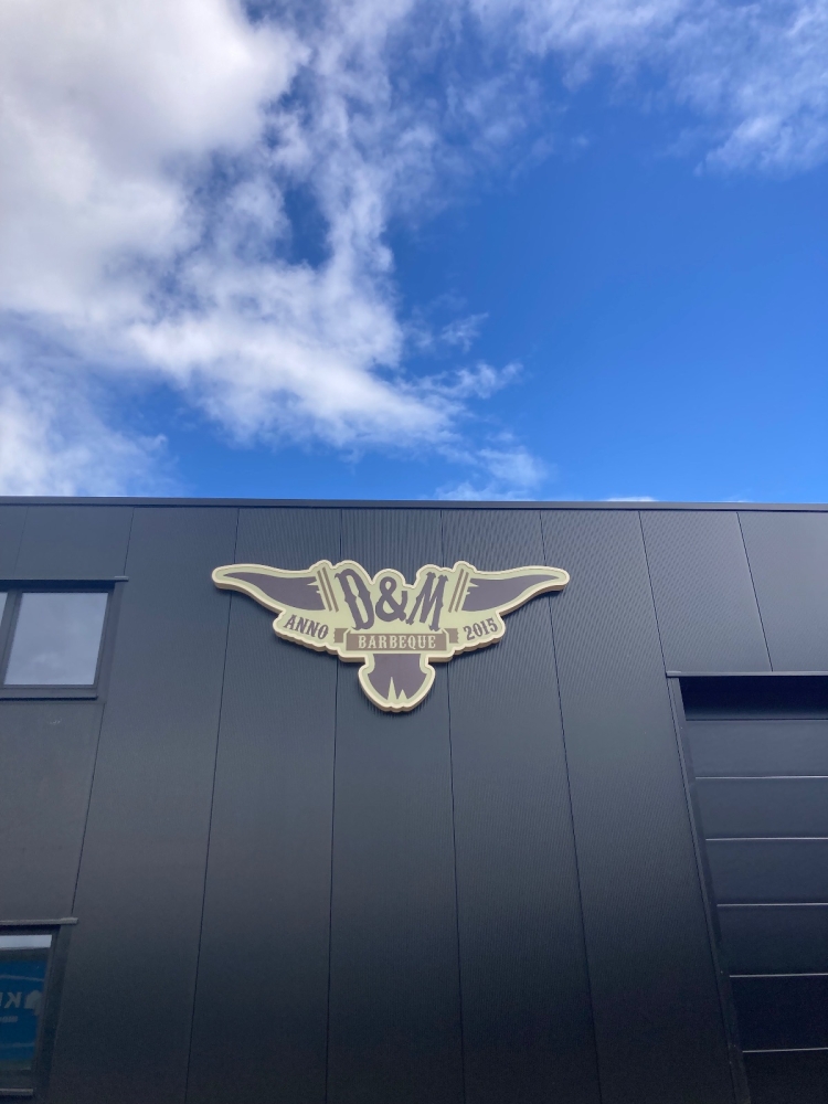 Verlichte gevelreclame D&M bbq
